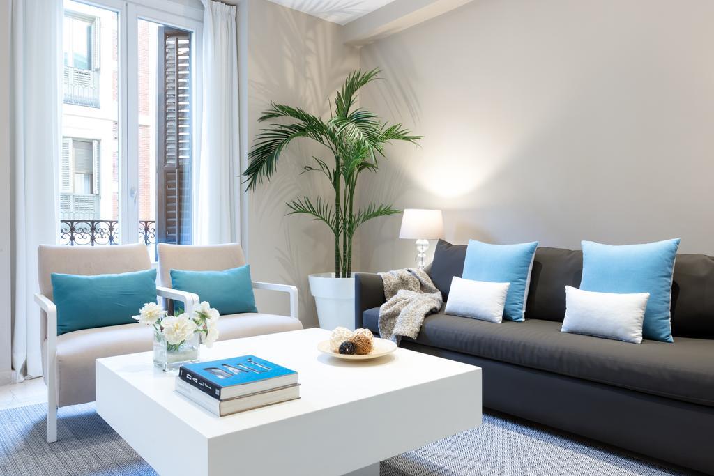 Carretas Apartments Мадрид Екстериор снимка