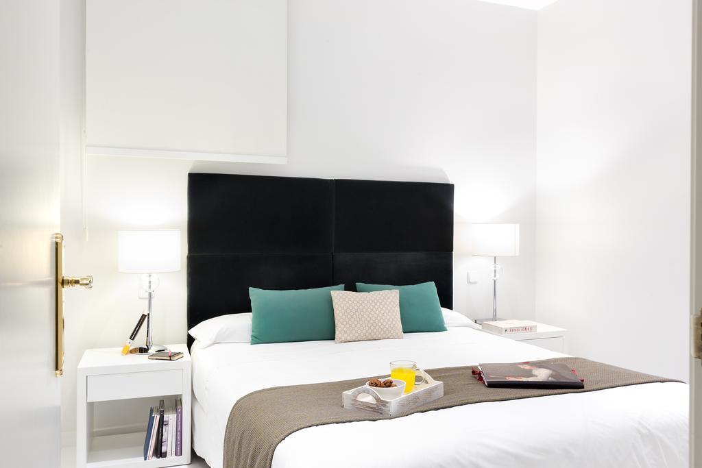 Carretas Apartments Мадрид Екстериор снимка